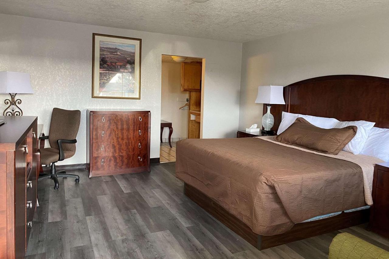 Travelodge By Wyndham Farmington Hwy 64 Exterior foto