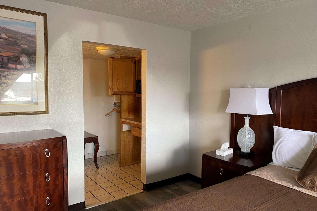 Travelodge By Wyndham Farmington Hwy 64 Exterior foto